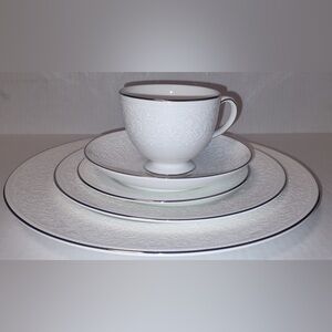 Wedgwood English Lace 5-Piece Bone China Place Setting, NEW